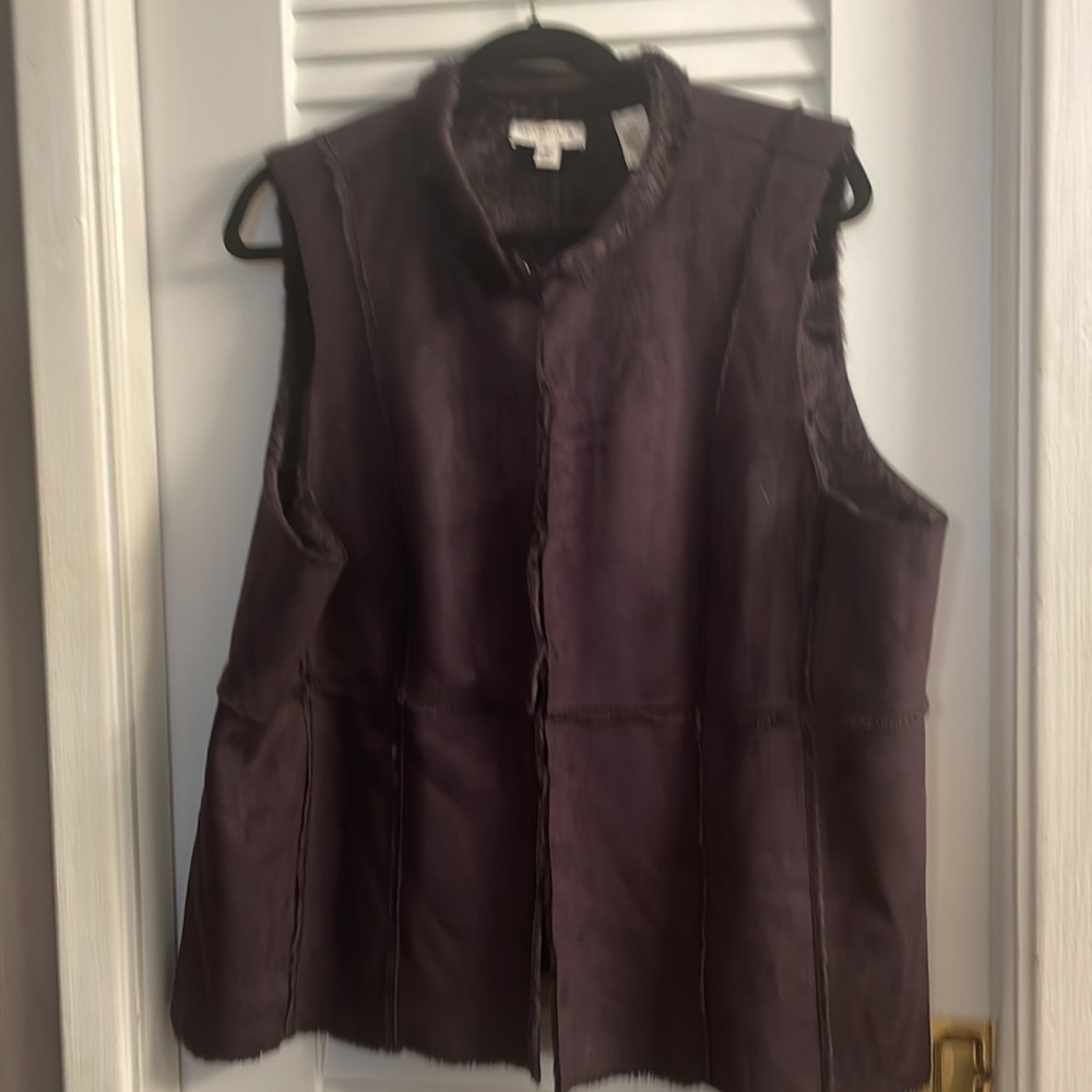 Susan Craver Faux Fur Plum Colored Vest Like New. Size. XL Hook & Eye Closure